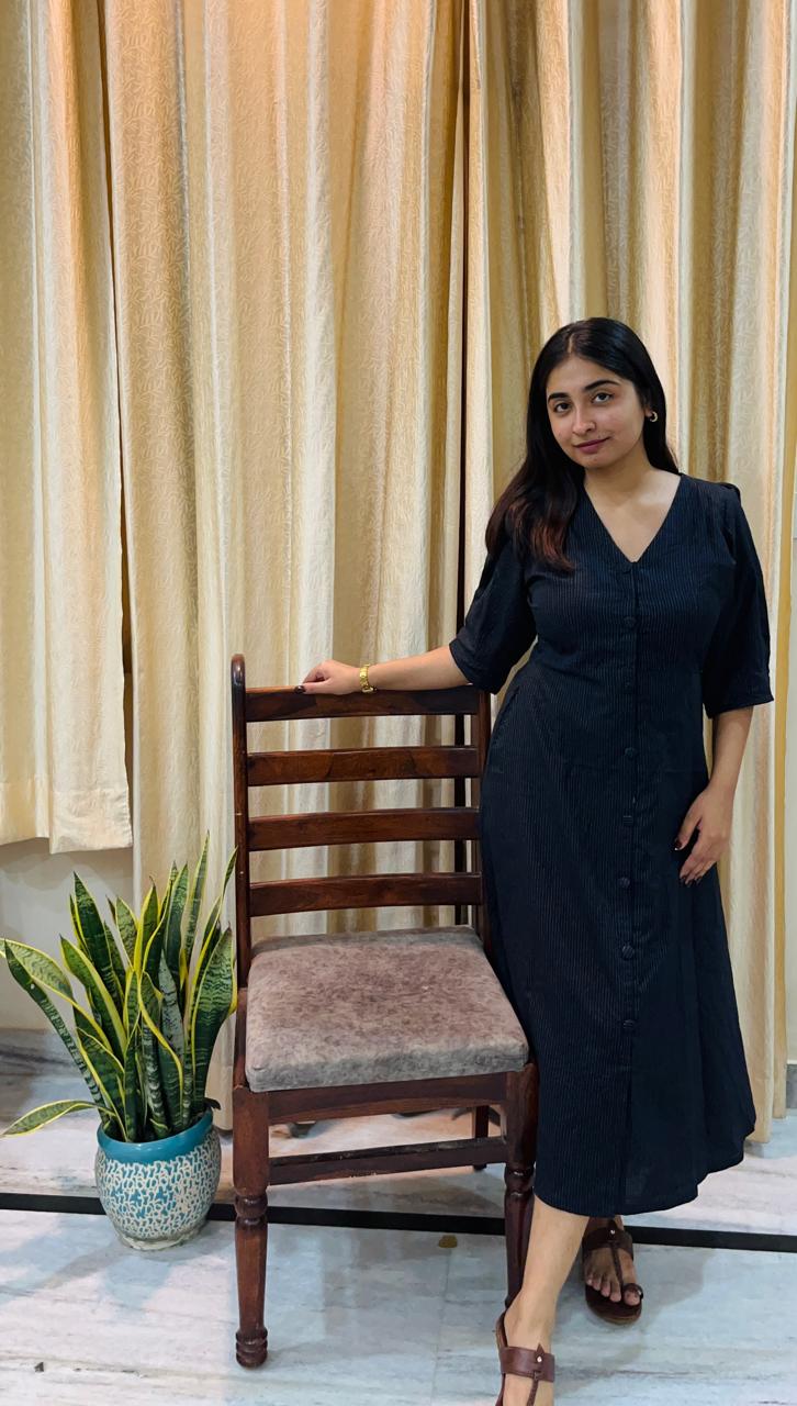 CLASSIC BLACK MIDI DRESS